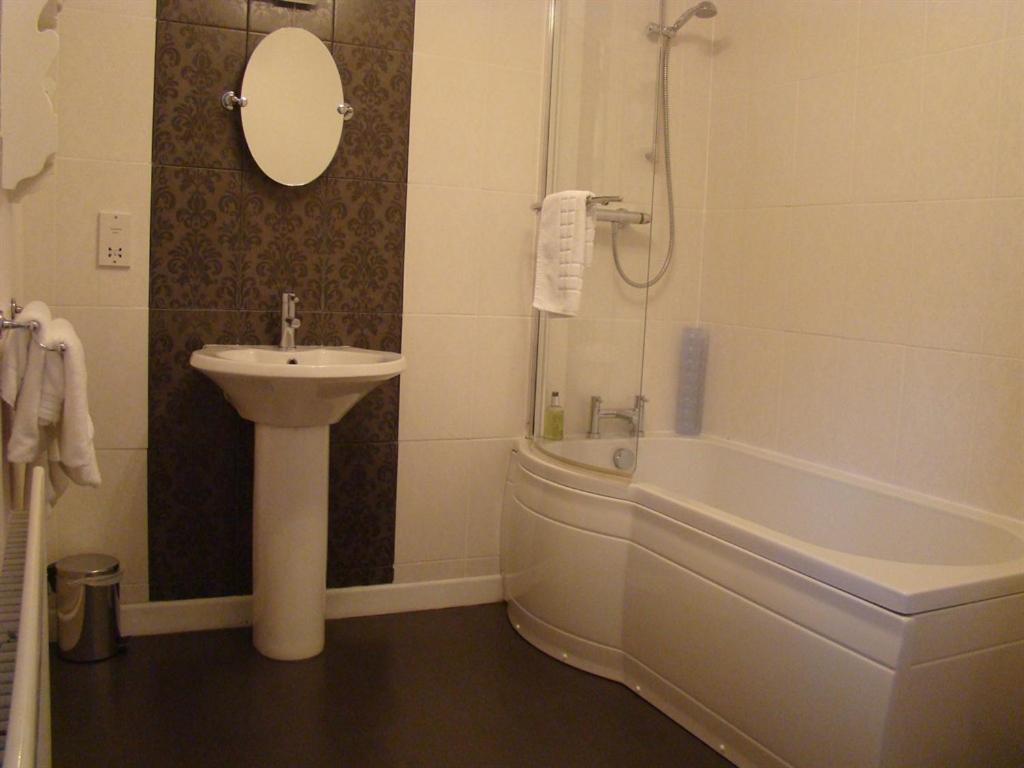 Pine Lodge Lynton Room photo